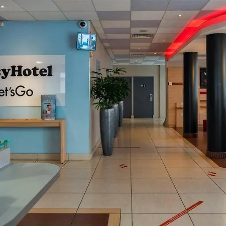 Easyhotel Old Town Отель 2*