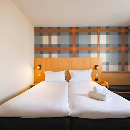 Easyhotel Old Town Отель 2*