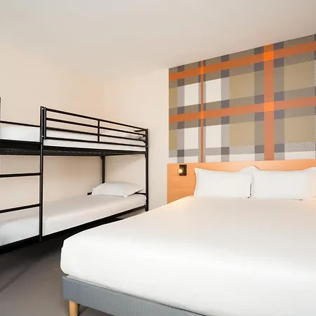 Easyhotel Old Town Отель