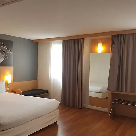 Отель Easyhotel Old Town
