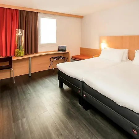 Hotel Easyhotel Palais Des Congrès – Old Town 2*
