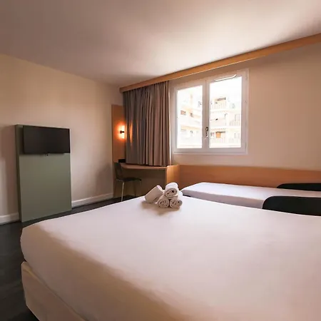 Hotel Easyhotel Palais Des Congrès – Old Town